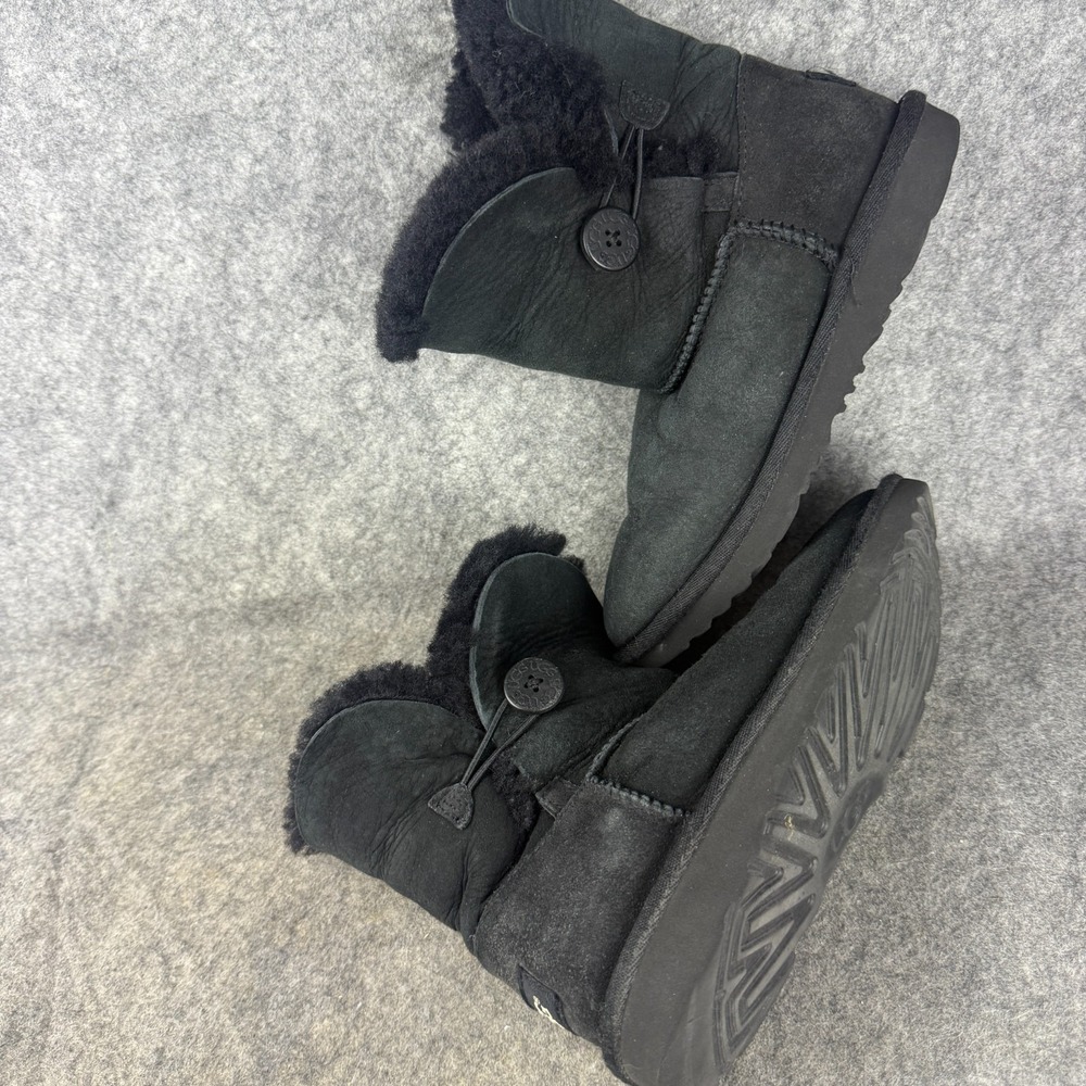 UGG Australia Kids Boot Baily Button 5991 Black‎ Suede Shearling Sz 3 US Girls